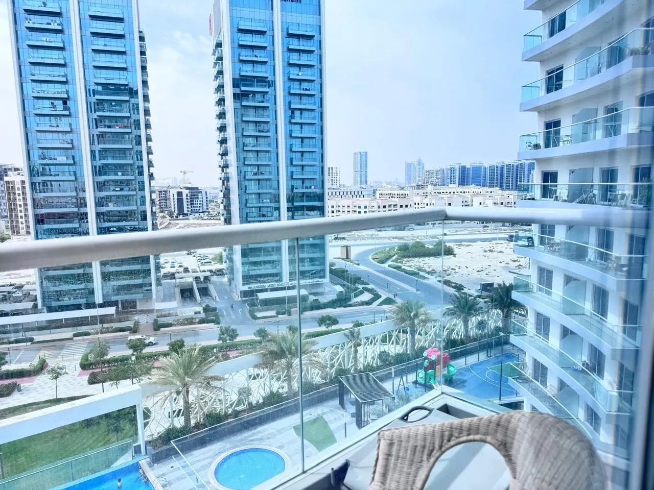 VUE PISCINE | ENTIÈREMENT MEUBLÉ | AGENCEMENT SPACIEUX – Appartement Dubai (8/14)