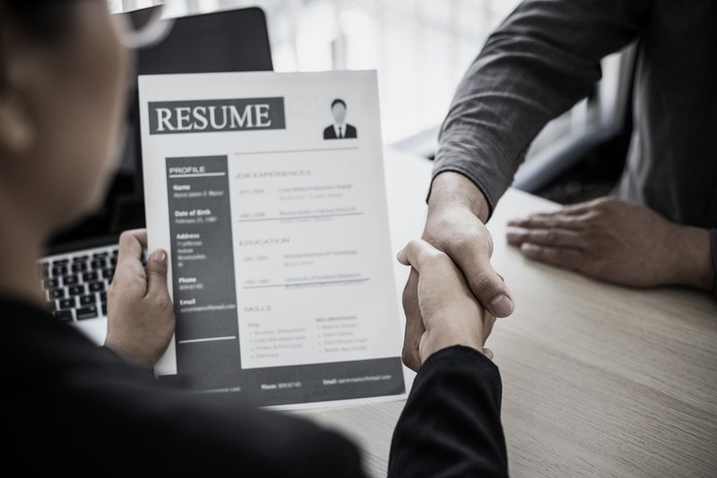 Travailler à Dubaï en 2025 : Les Secteurs qui Recrutent et les Visas de Travail 4 - Dubai Immobilier dubai recruitment 815ab3b773a8ab4a8ff70ff51af87017 800 - Immobilier Dubai