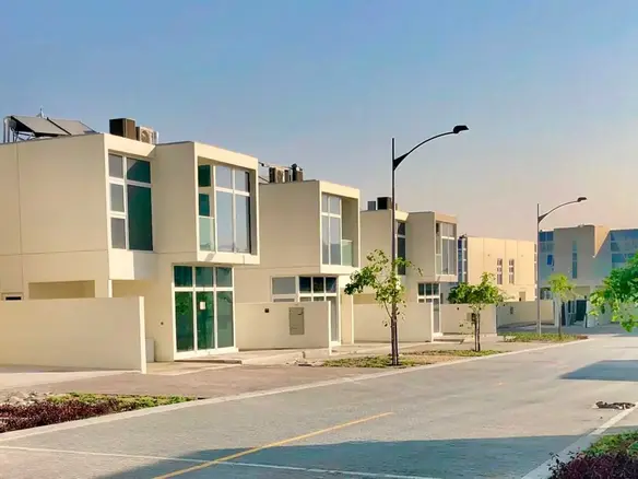 VASTE VILLA DE 3 CHAMBRES | LOUÉE | PROCHE DU PARC – Villa Dubai (1/11)