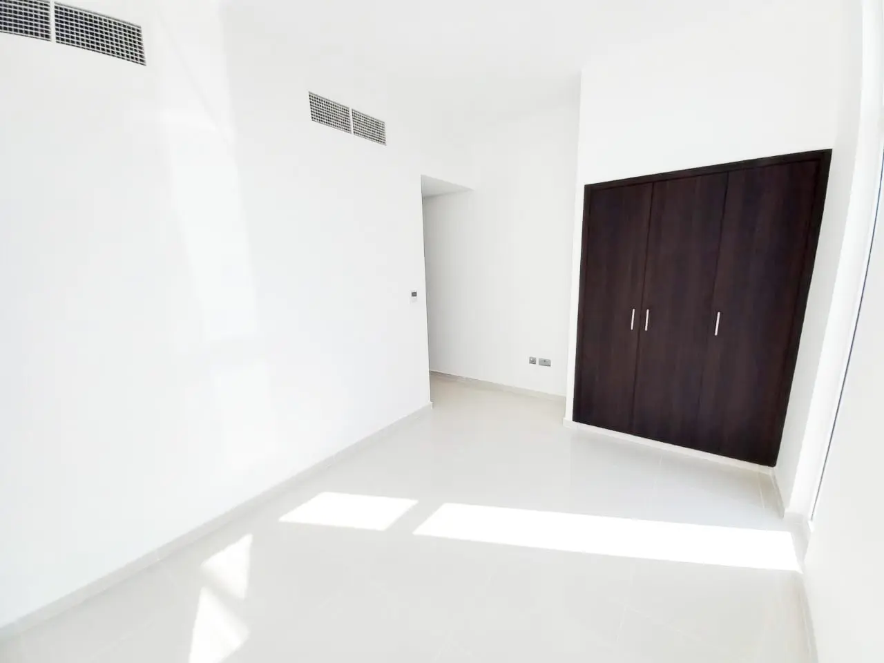 VASTE VILLA DE 3 CHAMBRES | LOUÉE | PROCHE DU PARC – Villa Dubai (4/11)