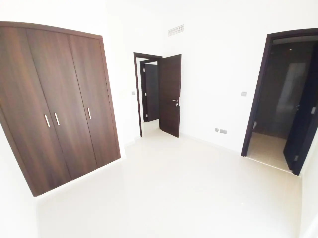 VASTE VILLA DE 3 CHAMBRES | LOUÉE | PROCHE DU PARC – Villa Dubai (5/11)