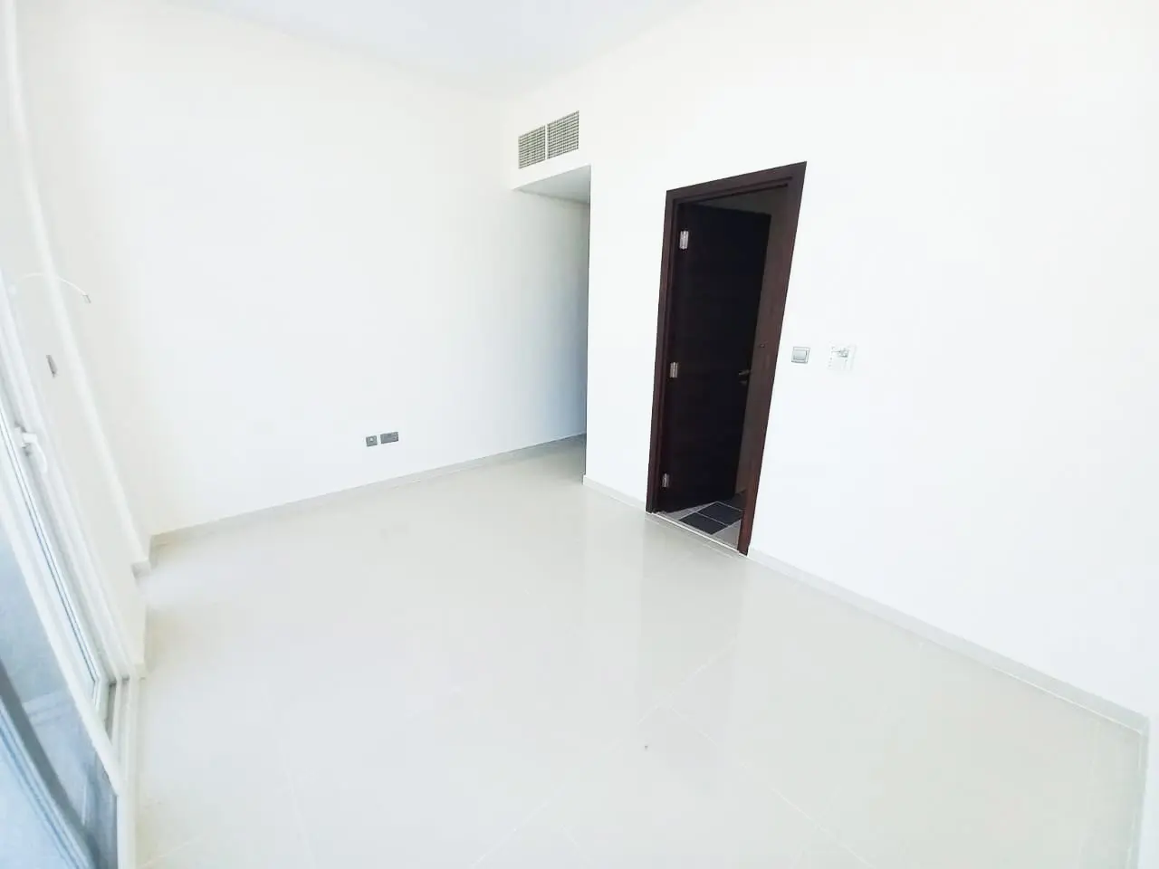 VASTE VILLA DE 3 CHAMBRES | LOUÉE | PROCHE DU PARC – Villa Dubai (7/11)