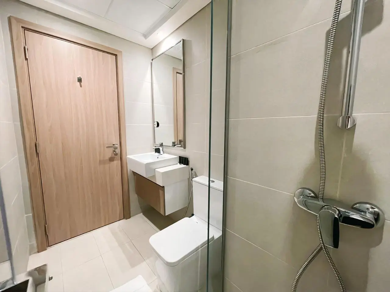 93811-WhatsApp-Image-2025-06-04-at-17.06.05 APPARTEMENT D'ANGLE MEUBLÉ | VUE PISCINE | SANS FRAIS DE CLIMATISATION – Appartement Dubai (12/21)