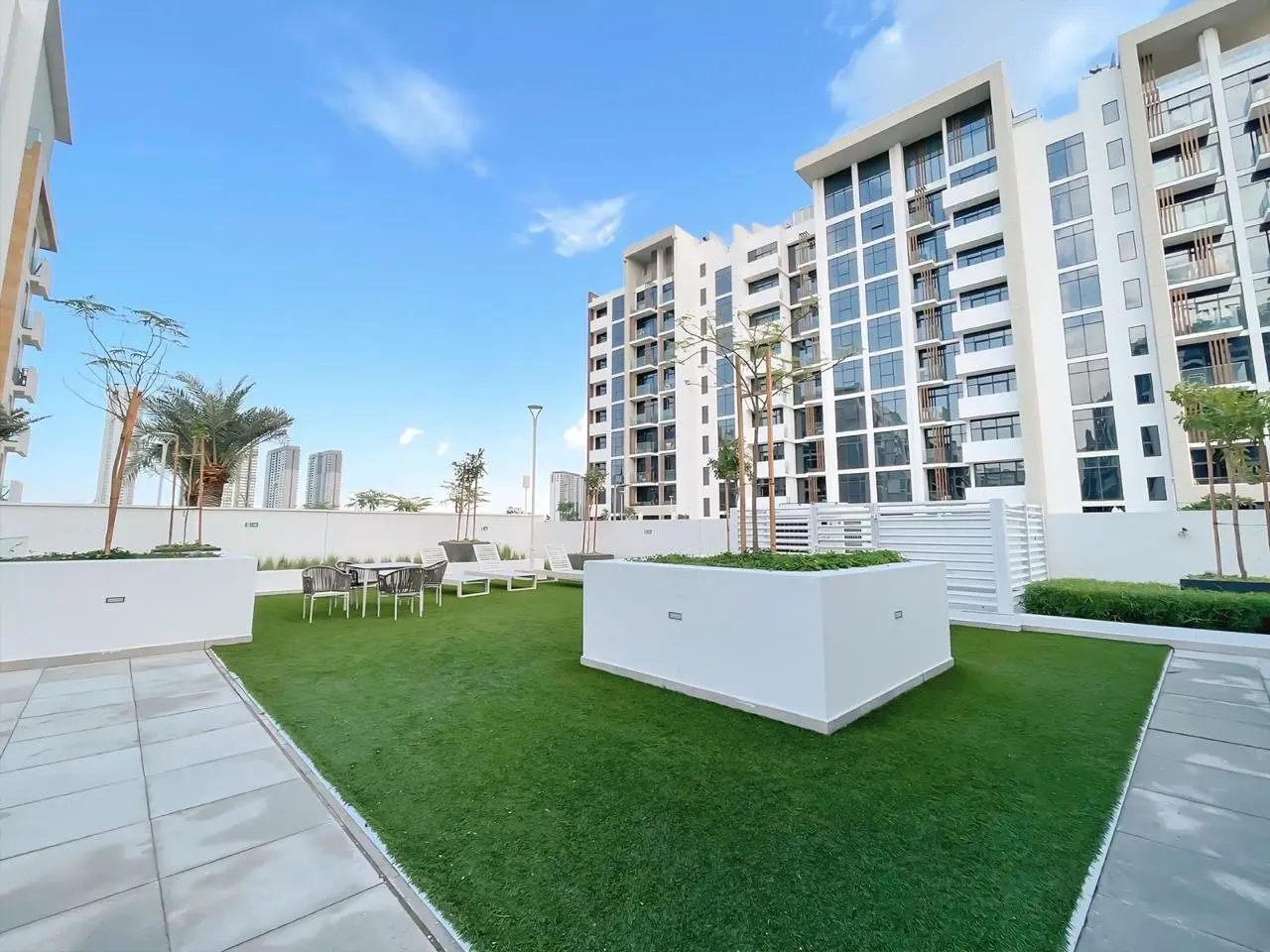93818-WhatsApp-Image-2025-06-04-at-17.06.09 APPARTEMENT D'ANGLE MEUBLÉ | VUE PISCINE | SANS FRAIS DE CLIMATISATION – Appartement Dubai (18/21)