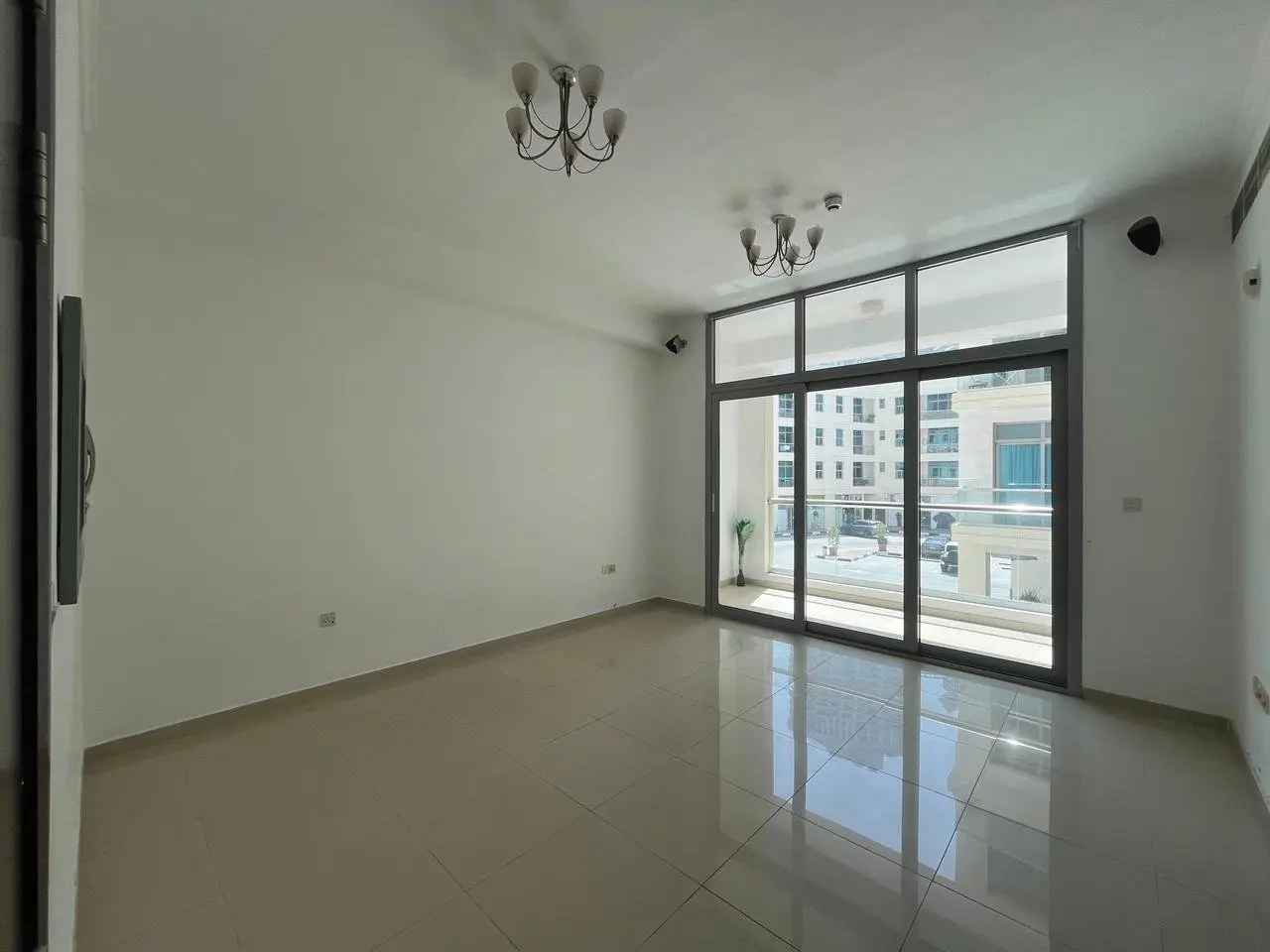 STUDIO SPACIEUX | AGENCEMENT UNIQUE | NON MEUBLÉ – Appartement Dubai (3/6)