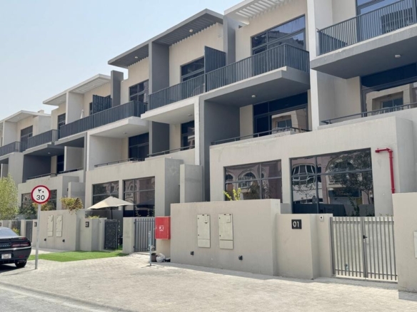 SPACIEUX | LUMINEUX | BIEN ENTRETENU Pavillon 12 - Dubai Immobilier 103217 WhatsApp Image 2025 08 02 at 2.04.43 PM 7 - Immobilier Dubai