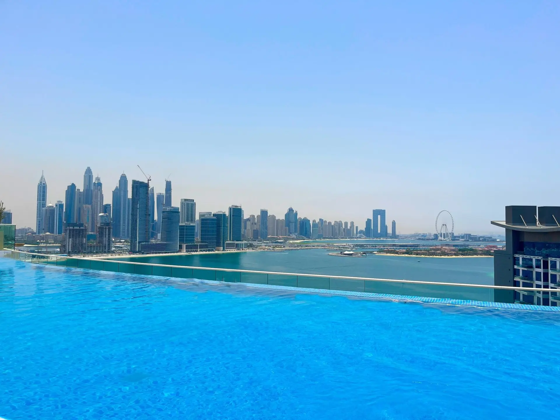 VUE SUR LA MER & ACCÈS À LA PLAGE | 2 CHAMBRES MEUBLÉES | BAR OUVERT SUR LE TOIT – Appartement Dubai (17/18)