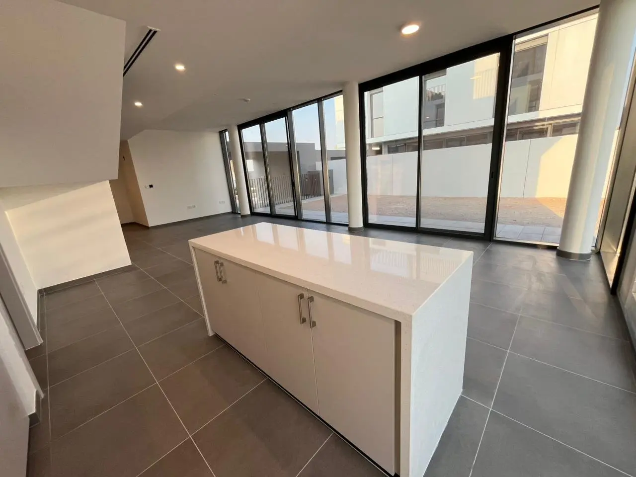 SPACIEUX 4 CHAMBRES + CHAMBRE DE MAID | NEUF | LIBRE | REMIS – Villa Dubai (9/25)