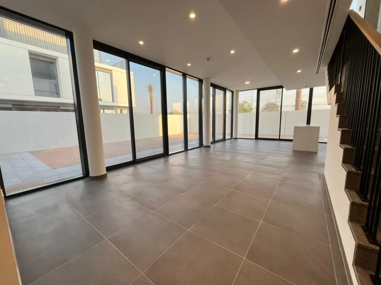 SPACIEUX 4 CHAMBRES + CHAMBRE DE MAID | NEUF | LIBRE | REMIS – Villa Dubai (18/25)