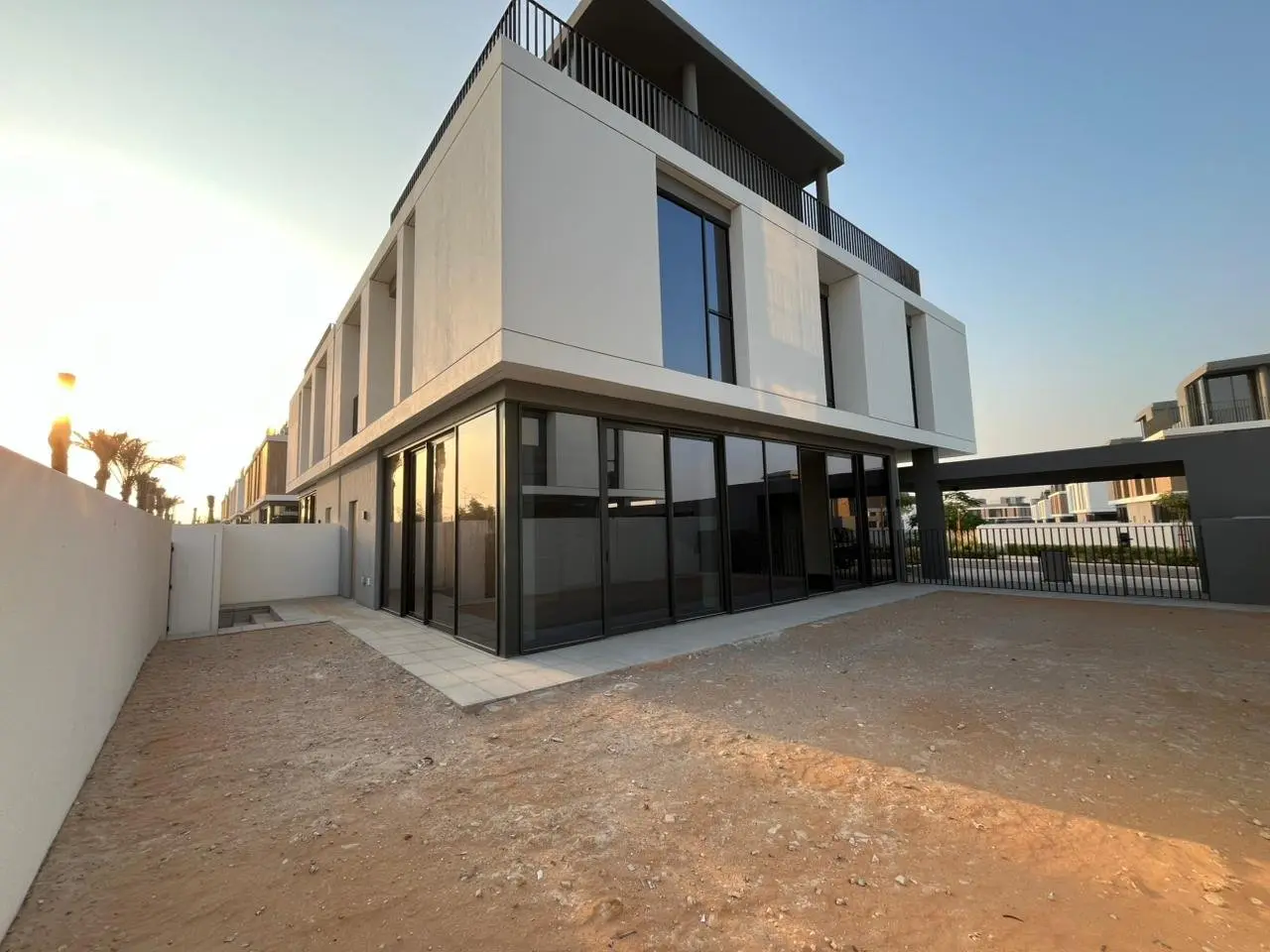 SPACIEUX 4 CHAMBRES + CHAMBRE DE MAID | NEUF | LIBRE | REMIS – Villa Dubai (24/25)