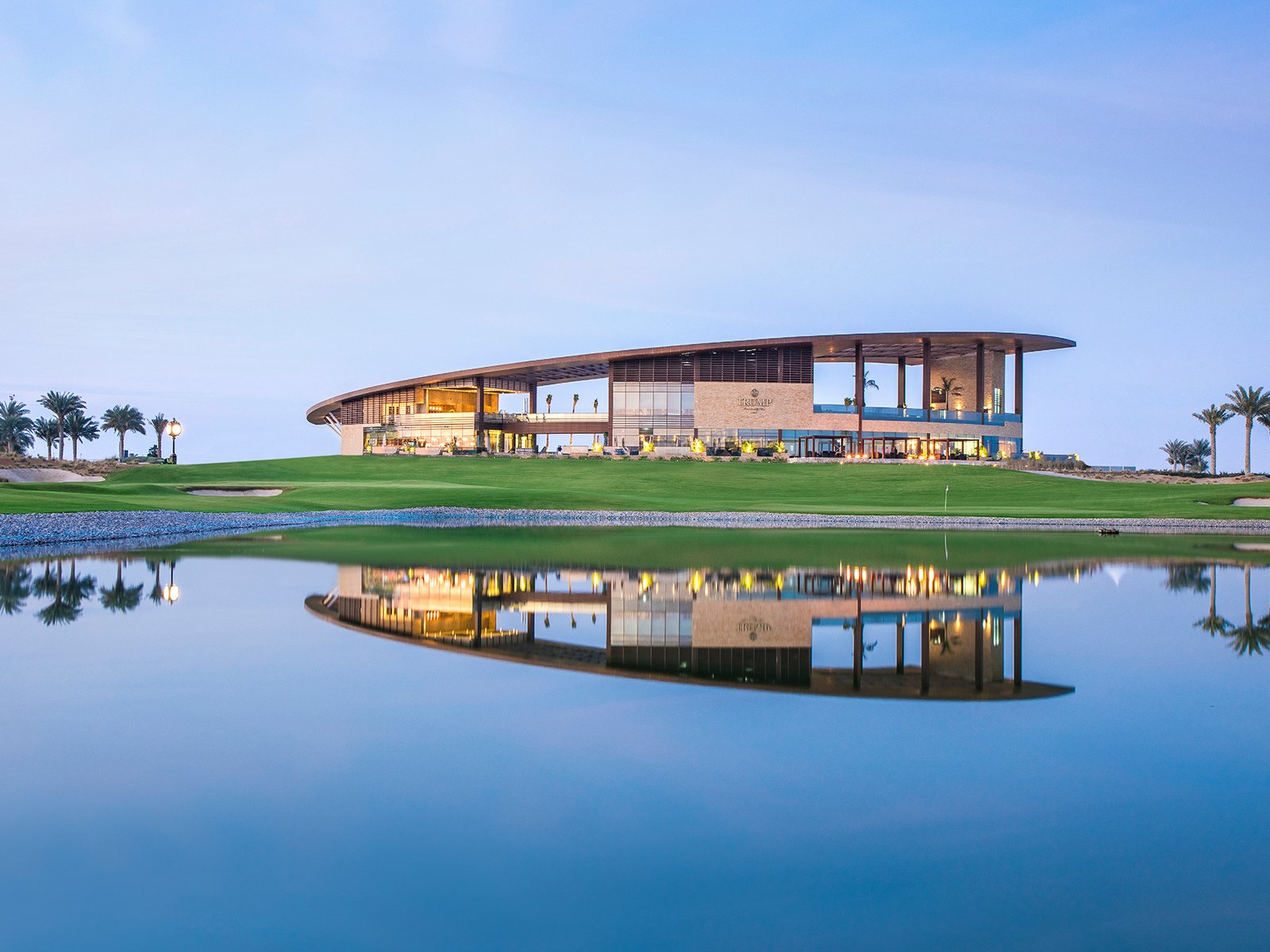 112971-Golf_Gate_2-Amenities-01-Trump-International-Golf-Club-4×3