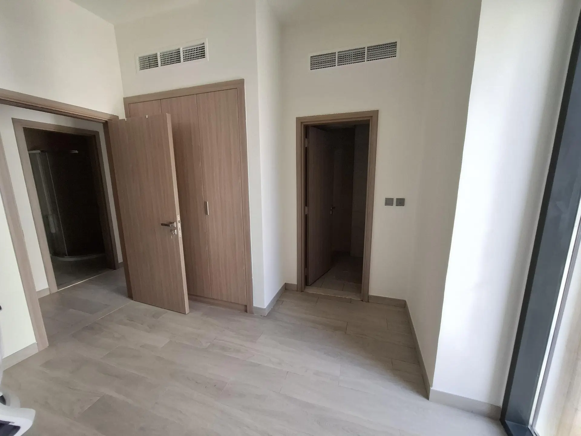 122975-20240917_154139.jpg UNITÉ RARE | EMPLACEMENT DE PREMIER CHOIX | LOUÉ – Appartement Dubai (6/9)