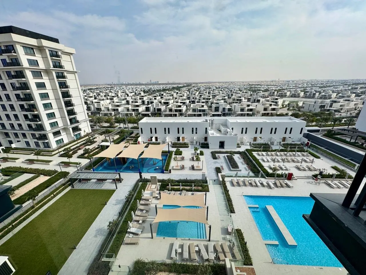 124460-WhatsApp-Image-2026-03-18-at-12.15.56-PM NEUF | AGENCEMENT MODERNE | VUE VILLA – Appartement Dubai (19/20)