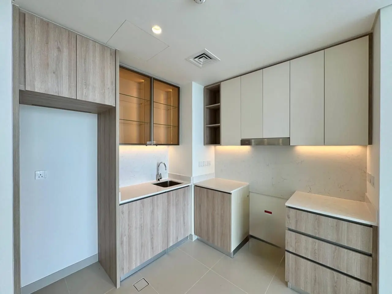 124468-WhatsApp-Image-2026-03-18-at-12.15.41-PM NEUF | AGENCEMENT MODERNE | VUE VILLA – Appartement Dubai (11/20)