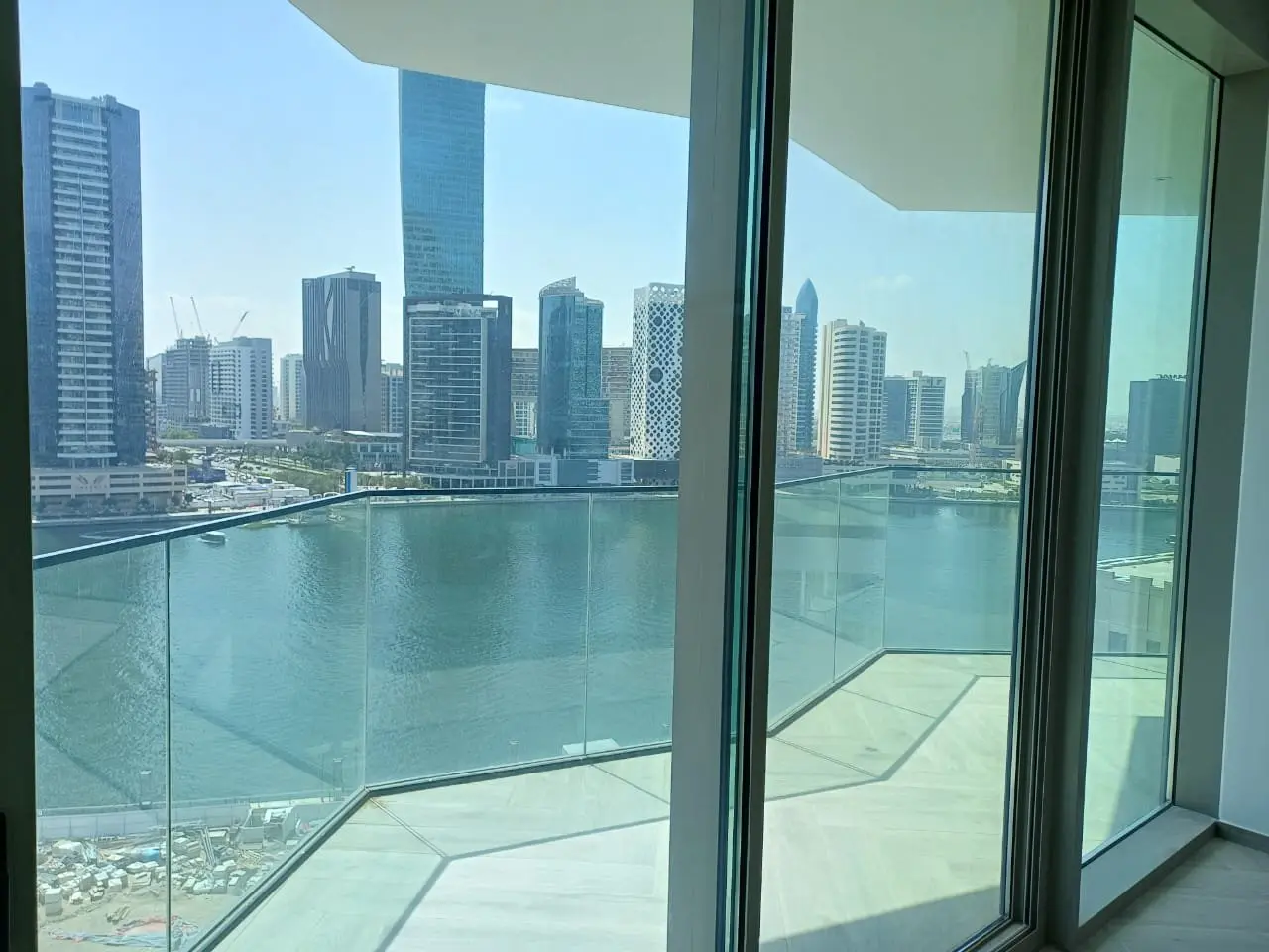 VUE COMPLÈTE SUR LE CANAL | APPARTEMENT D’ANGLE | SUITES 2 CHAMBRES – Appartement Business Bay (13/18)
