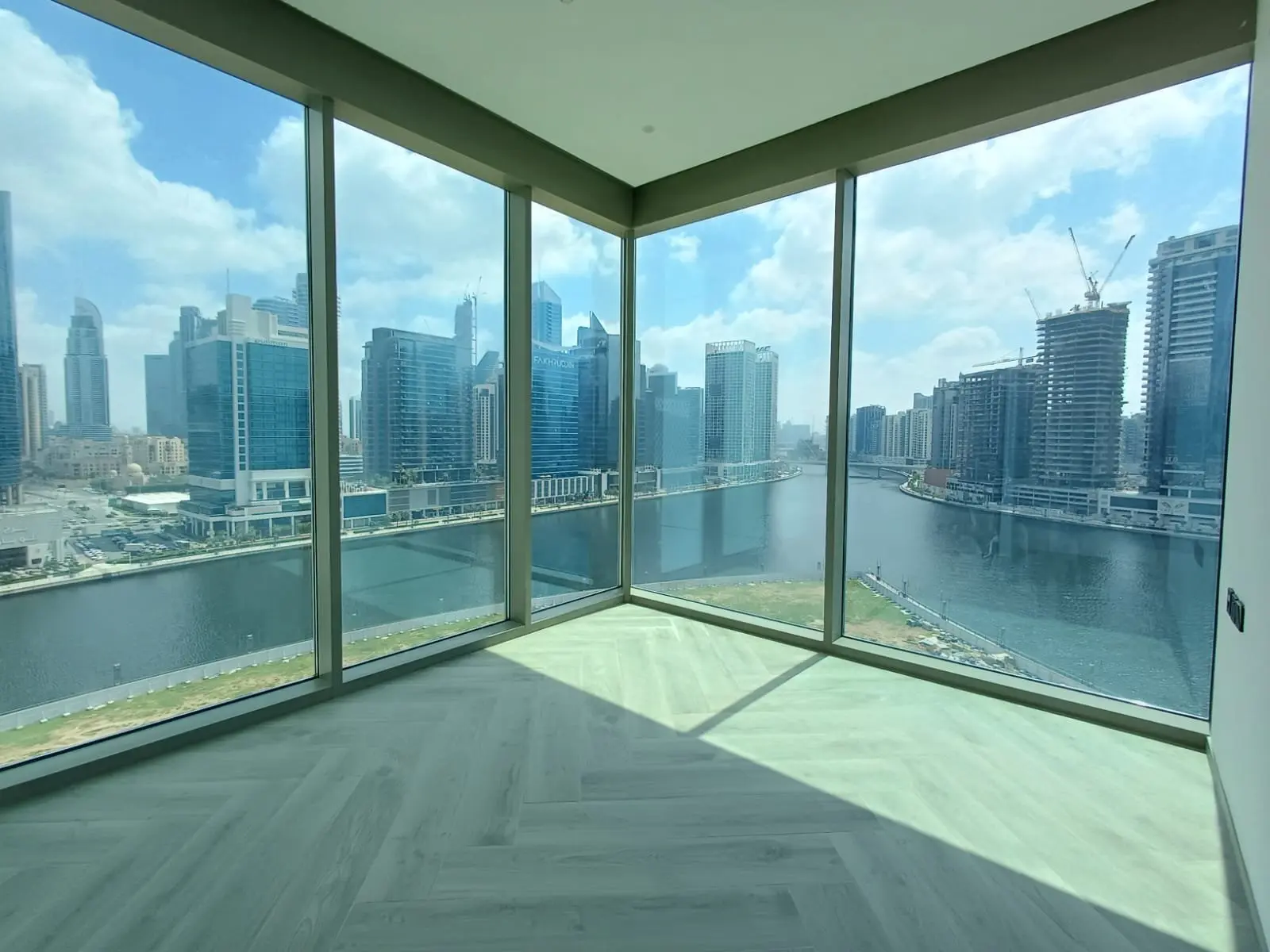VUE COMPLÈTE SUR LE CANAL | APPARTEMENT D’ANGLE | SUITES 2 CHAMBRES – Appartement Business Bay (3/18)