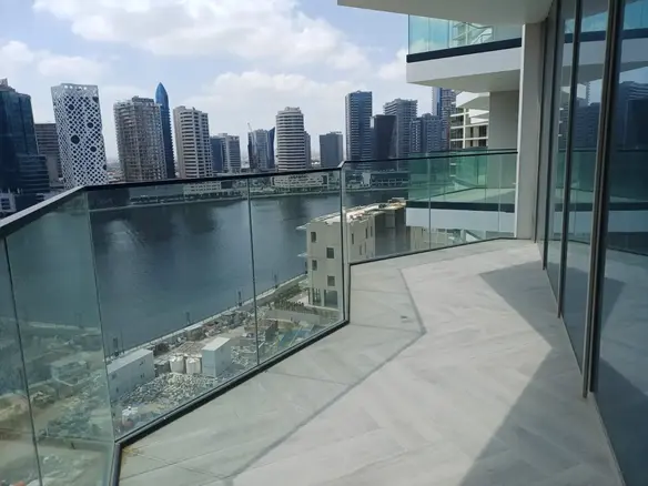 VUE COMPLÈTE SUR LE CANAL | APPARTEMENT D’ANGLE | SUITES 2 CHAMBRES – Appartement Business Bay (1/18)
