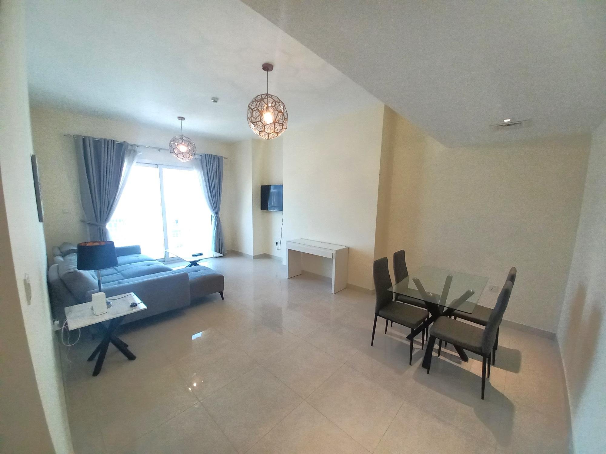 VUES SUR LA SKYLINE | ÉTAGE ÉLEVÉ | 1 CHAMBRE ENTIÈREMENT MEUBLÉE Appartement