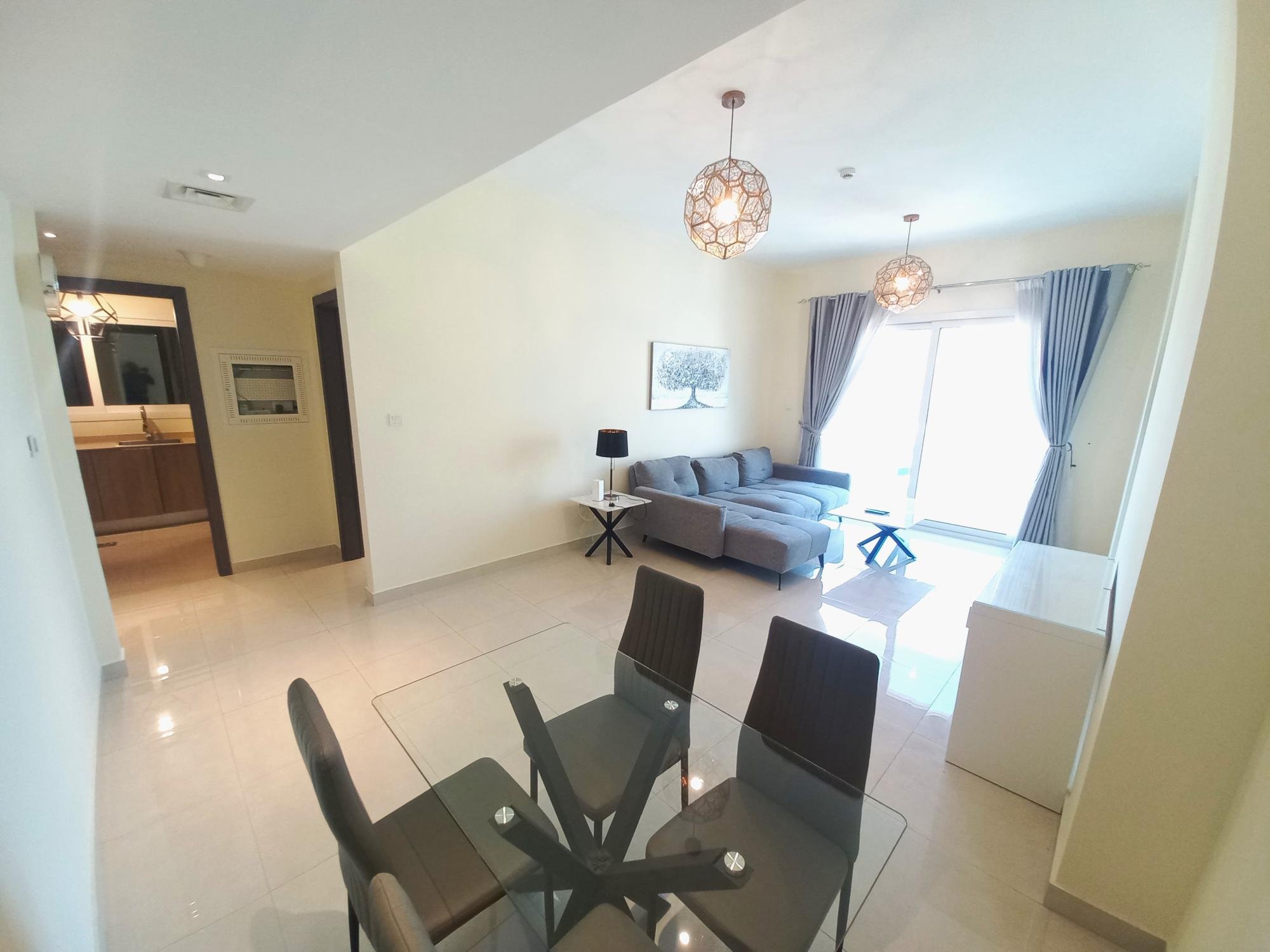 VUES SUR LA SKYLINE | ÉTAGE ÉLEVÉ | 1 CHAMBRE ENTIÈREMENT MEUBLÉE Appartement