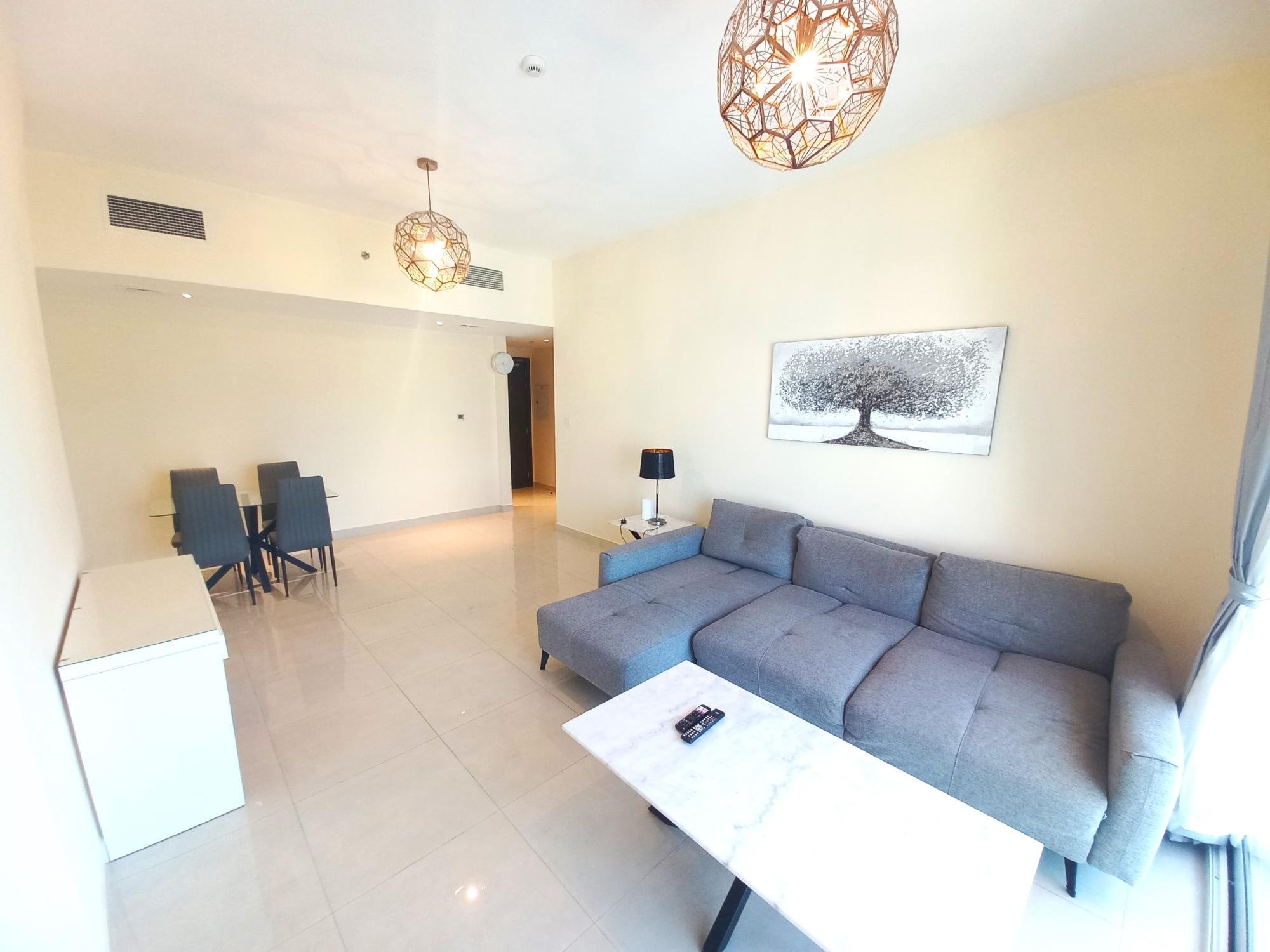 VUES SUR LA SKYLINE | ÉTAGE ÉLEVÉ | 1 CHAMBRE ENTIÈREMENT MEUBLÉE Appartement