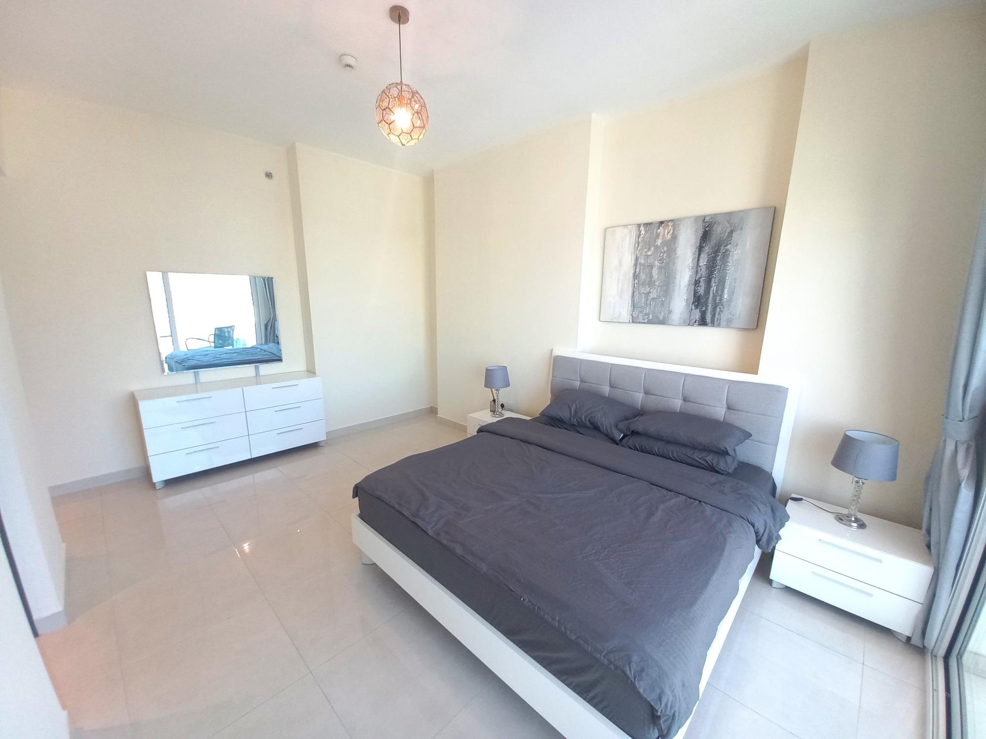VUES SUR LA SKYLINE | ÉTAGE ÉLEVÉ | 1 CHAMBRE ENTIÈREMENT MEUBLÉE Appartement