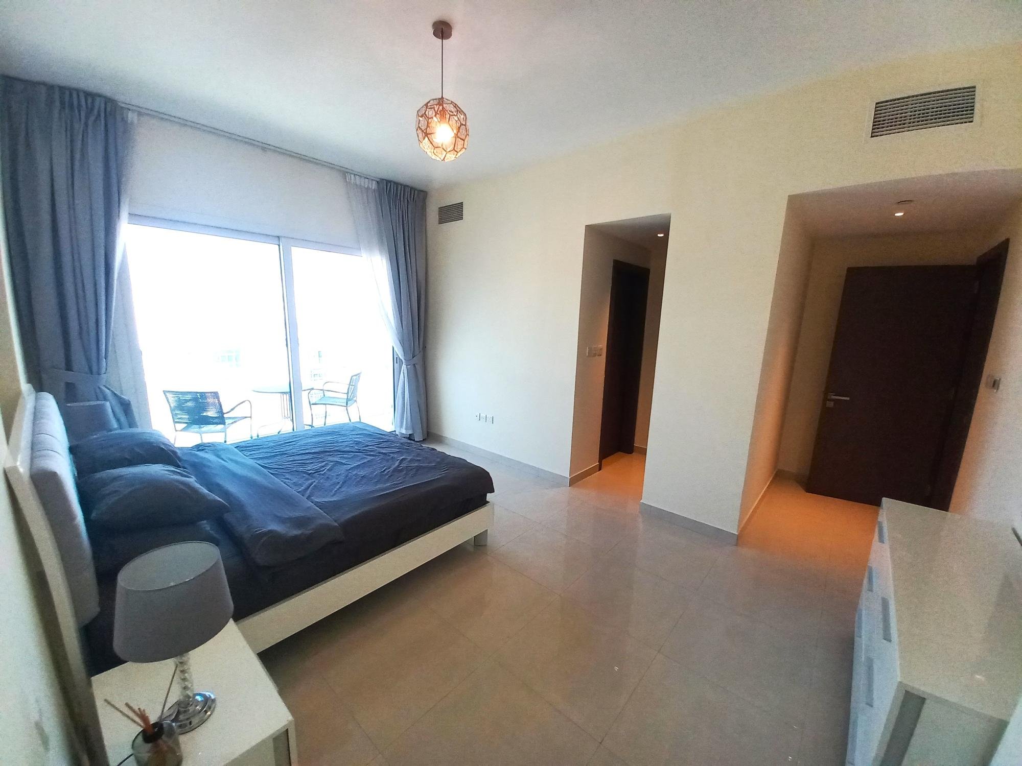 VUES SUR LA SKYLINE | ÉTAGE ÉLEVÉ | 1 CHAMBRE ENTIÈREMENT MEUBLÉE Appartement