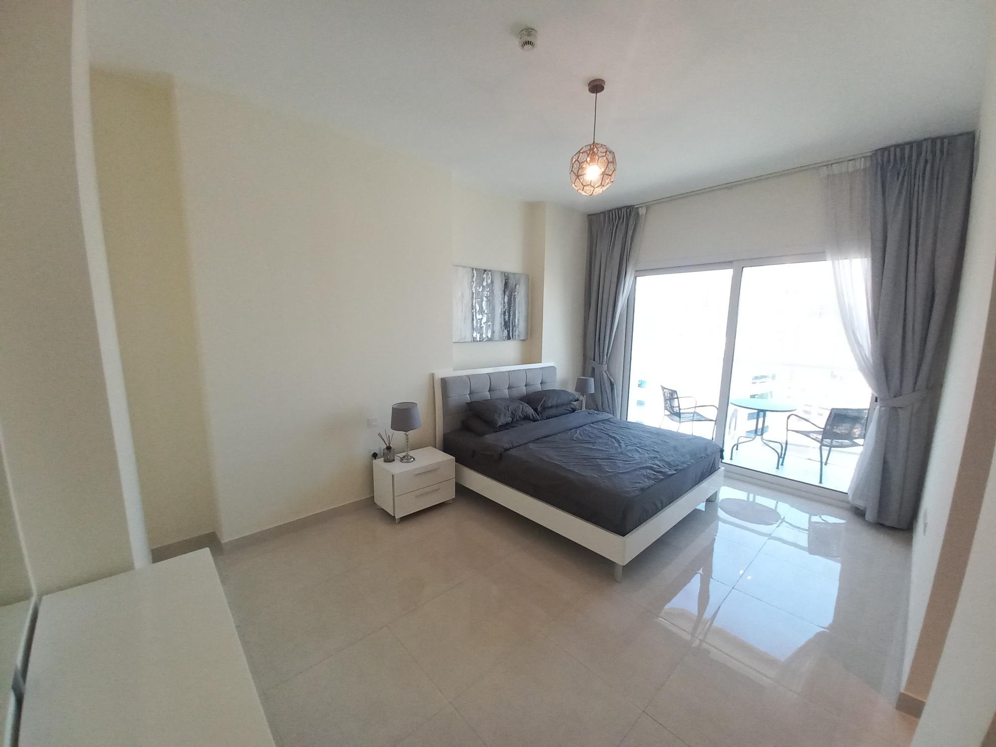 VUES SUR LA SKYLINE | ÉTAGE ÉLEVÉ | 1 CHAMBRE ENTIÈREMENT MEUBLÉE Appartement