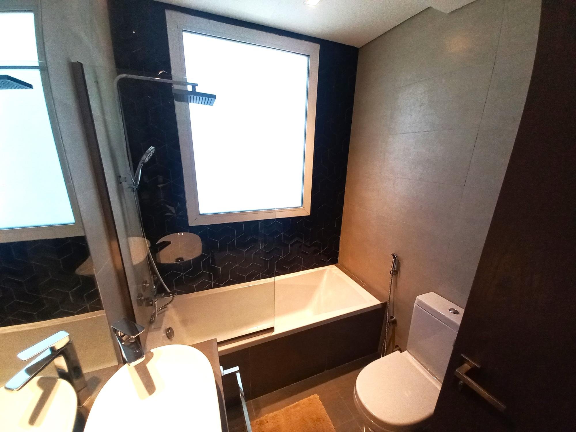 VUES SUR LA SKYLINE | ÉTAGE ÉLEVÉ | 1 CHAMBRE ENTIÈREMENT MEUBLÉE Appartement
