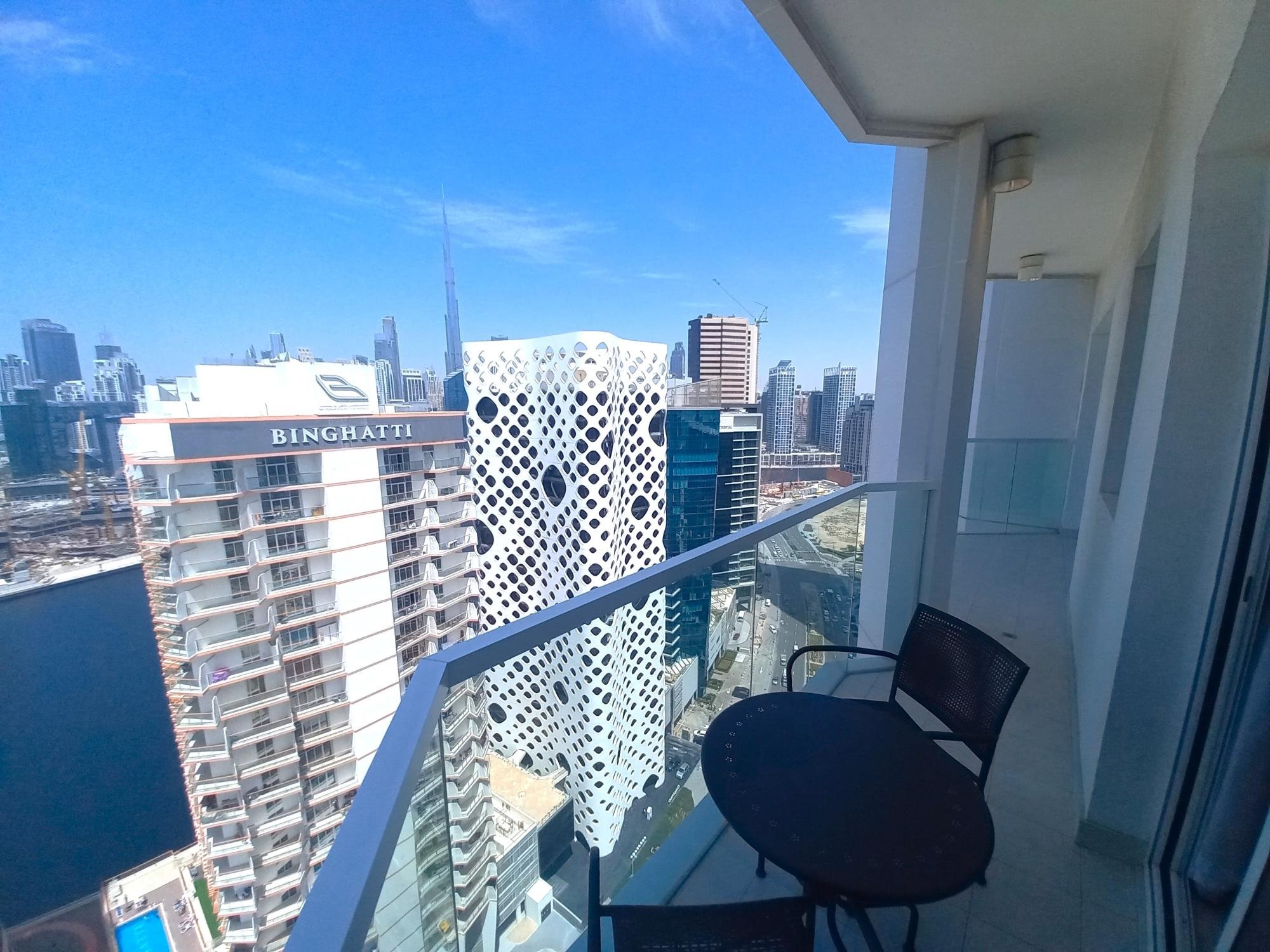 VUES SUR LA SKYLINE | ÉTAGE ÉLEVÉ | 1 CHAMBRE ENTIÈREMENT MEUBLÉE Appartement