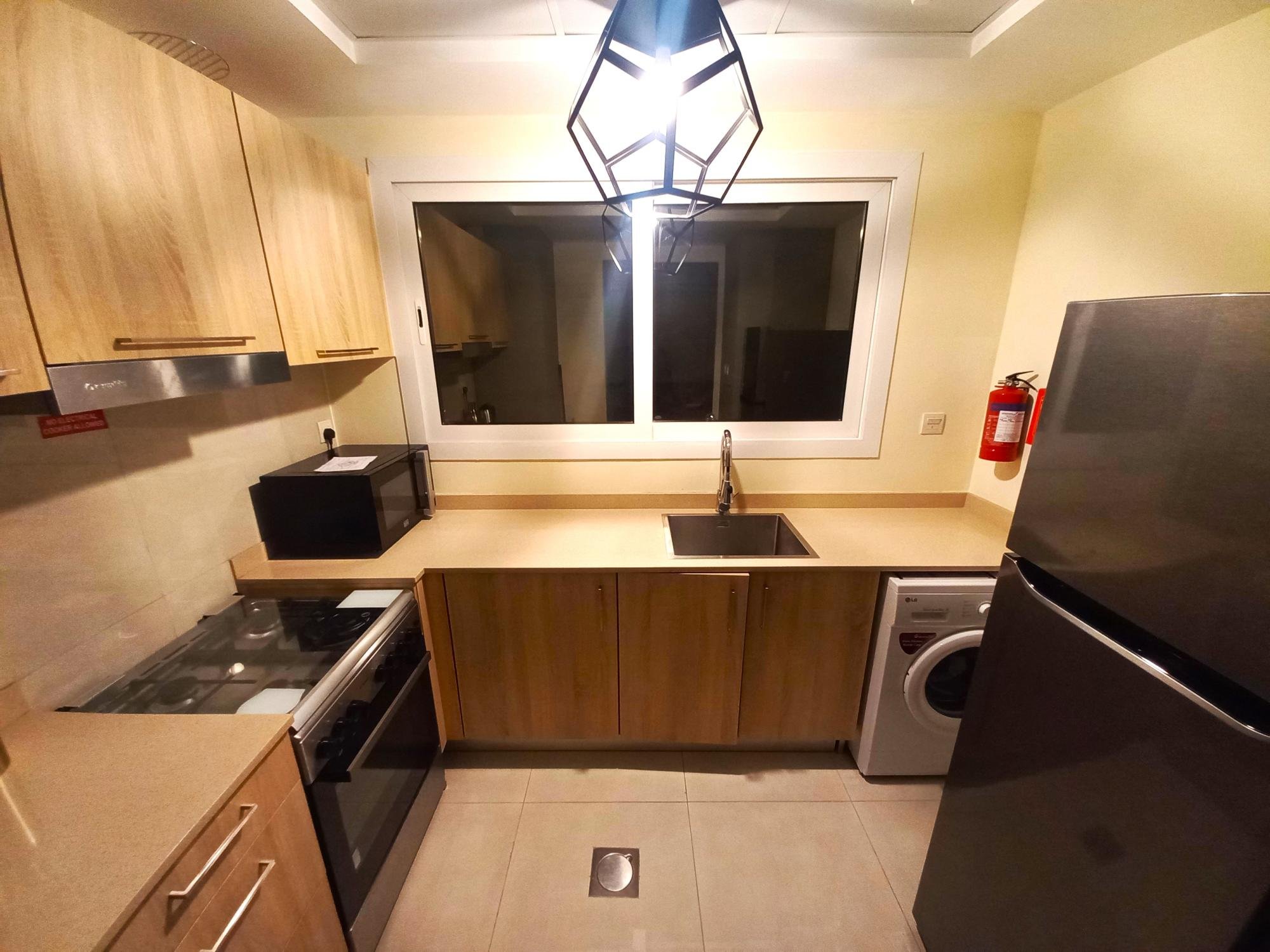 VUES SUR LA SKYLINE | ÉTAGE ÉLEVÉ | 1 CHAMBRE ENTIÈREMENT MEUBLÉE Appartement