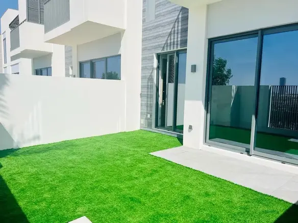 À proximité du club-house - Libre – Pavillon Dubai (1/13)