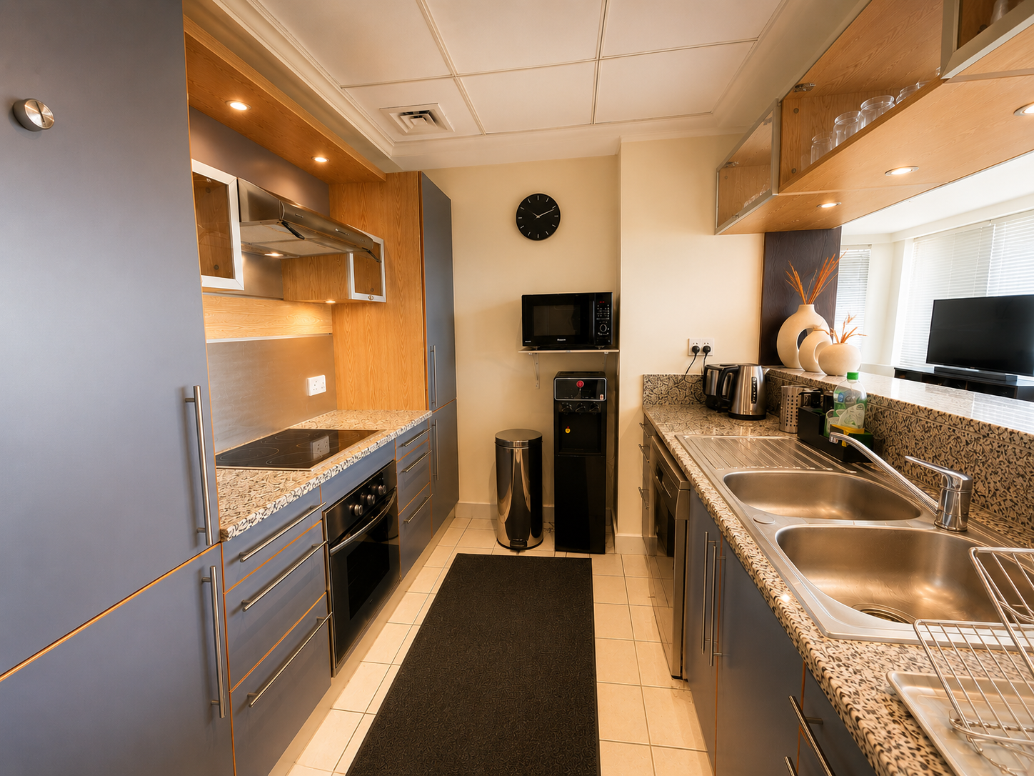 133058-Al-Majarah-Unit-2507-5 3 MOIS GRATUITS | DÉBARRAS + BUANDERIE | ÉTAGE ÉLEVÉ | VUE MARINA Appartement