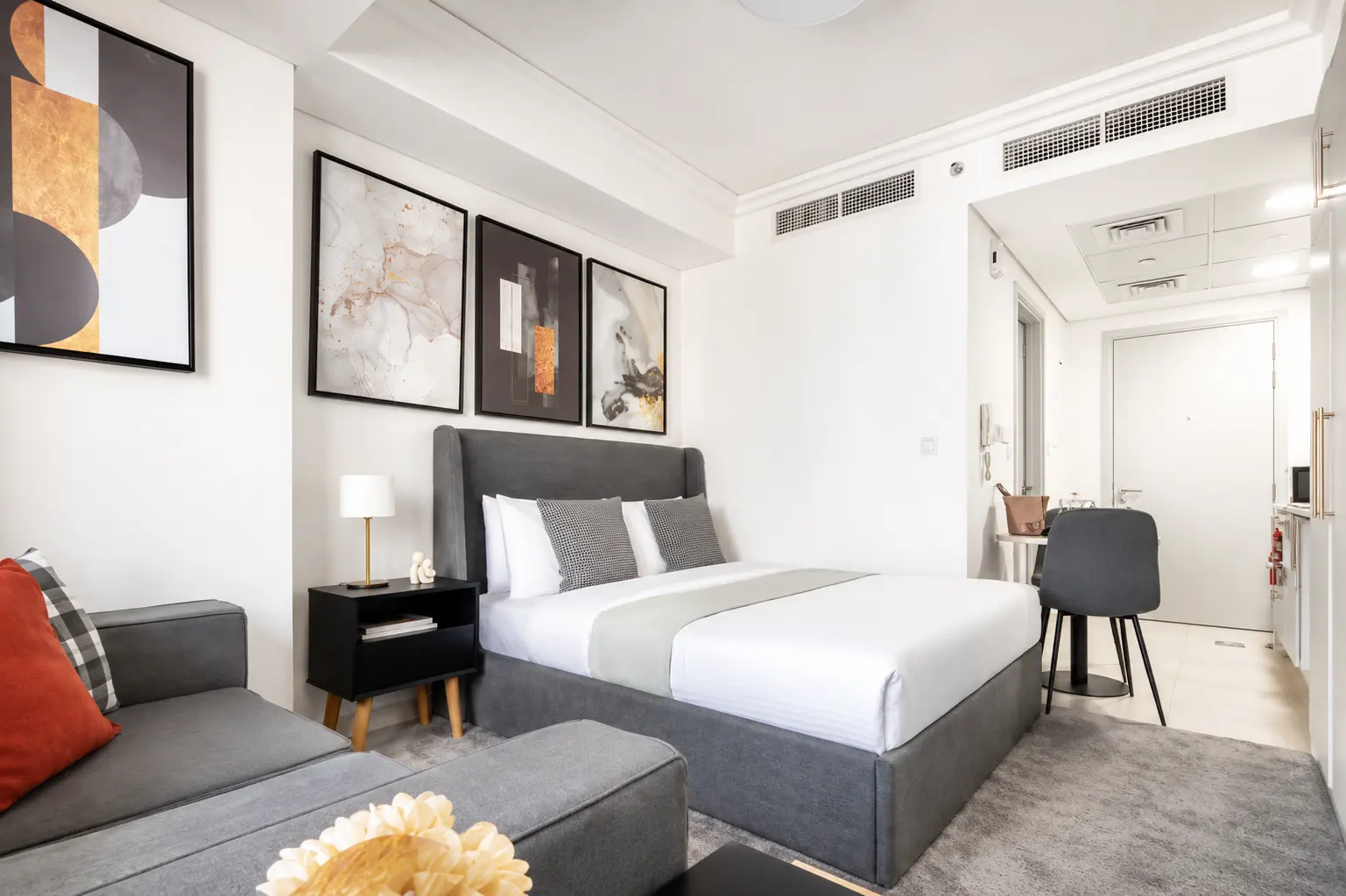 INTERNET GRATUIT PENDANT 1 AN | RÉNOVÉ | VUE SUR LE LAC – Appartement Dubai (1/15)