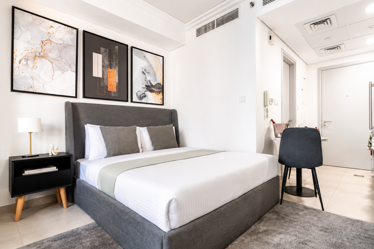 INTERNET GRATUIT PENDANT 1 AN | RÉNOVÉ | VUE SUR LE LAC Appartement Dubai