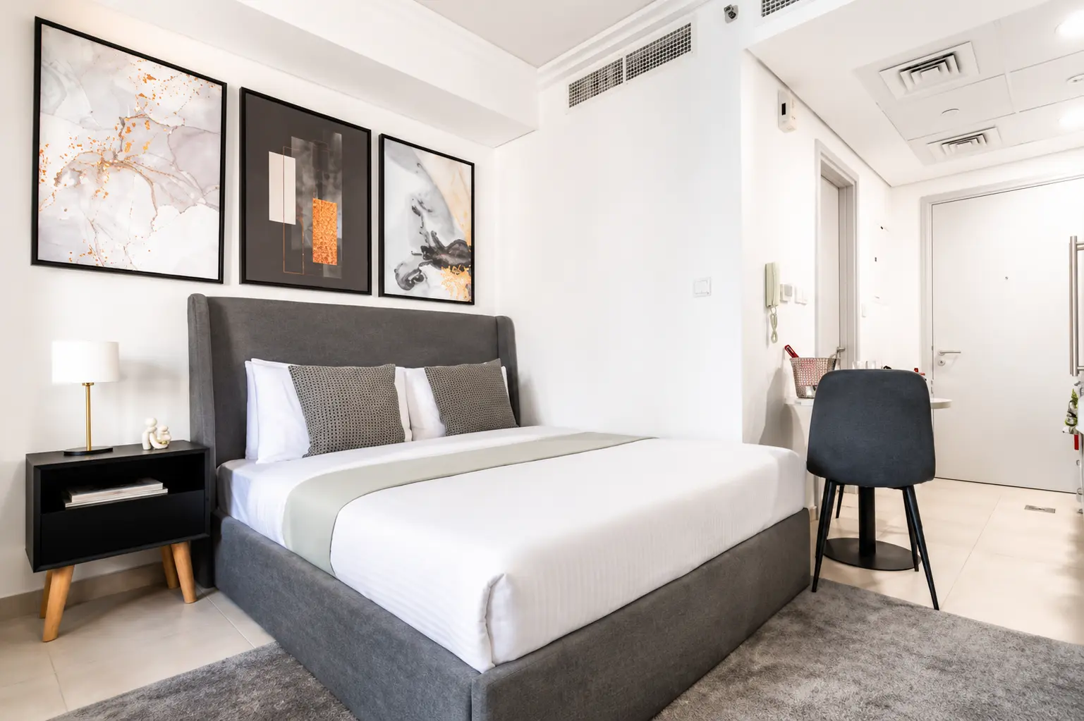 INTERNET GRATUIT PENDANT 1 AN | RÉNOVÉ | VUE SUR LE LAC – Appartement Dubai (4/15)