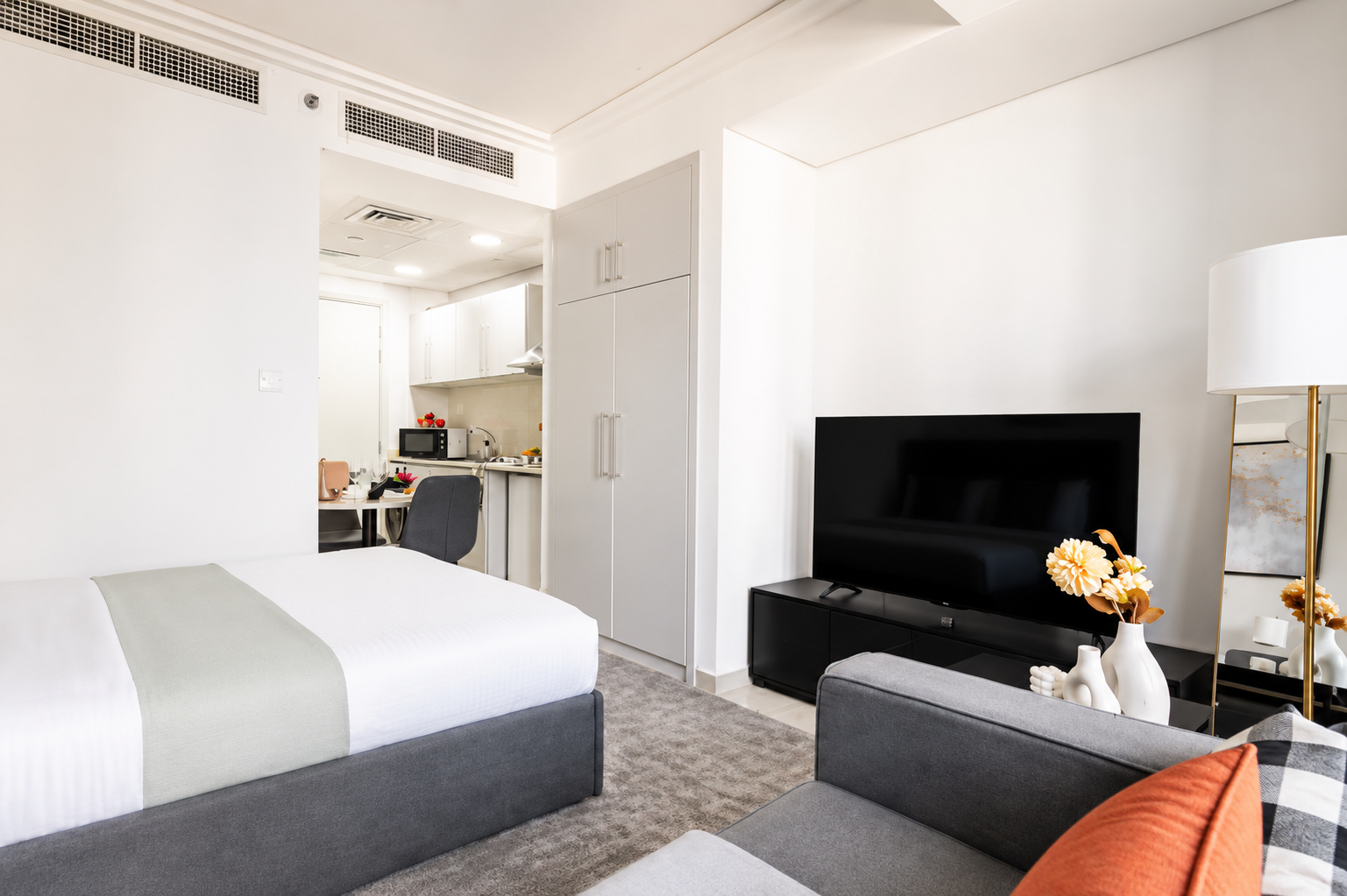 INTERNET GRATUIT PENDANT 1 AN | RÉNOVÉ | VUE SUR LE LAC Appartement Dubai