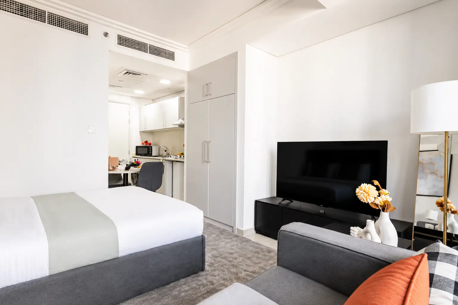 INTERNET GRATUIT PENDANT 1 AN | RÉNOVÉ | VUE SUR LE LAC – Appartement Dubai (5/15)