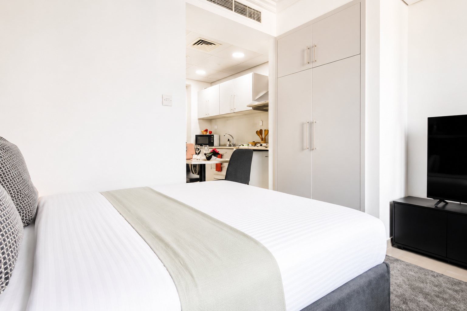 INTERNET GRATUIT PENDANT 1 AN | RÉNOVÉ | VUE SUR LE LAC Appartement Dubai