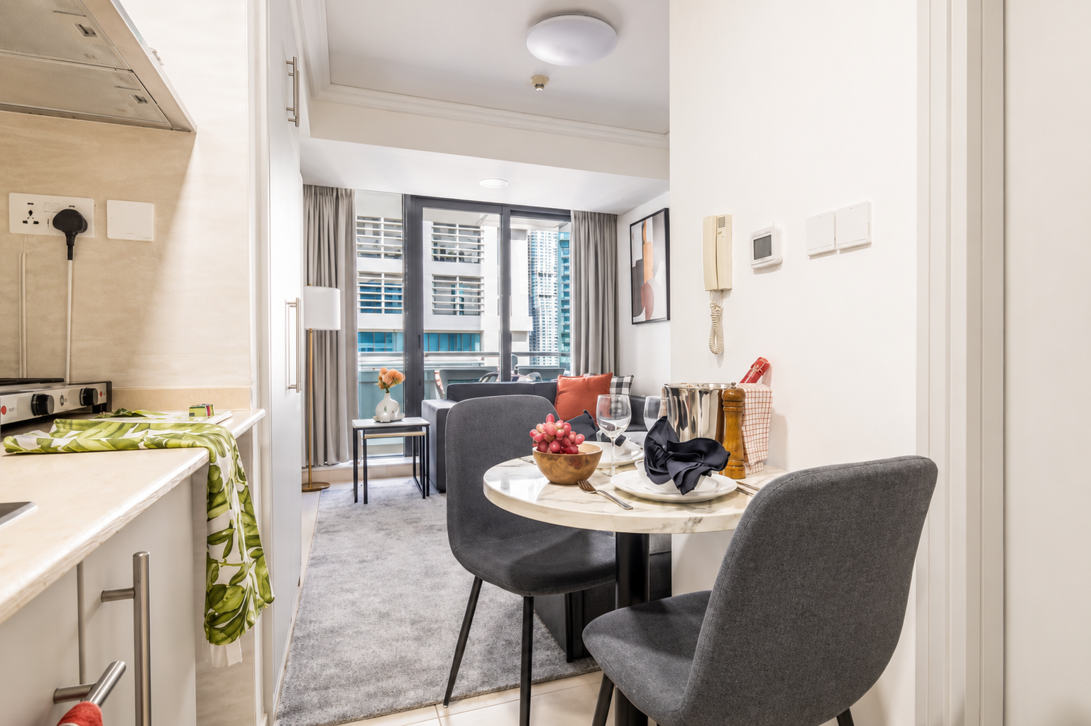 INTERNET GRATUIT PENDANT 1 AN | RÉNOVÉ | VUE SUR LE LAC Appartement Dubai
