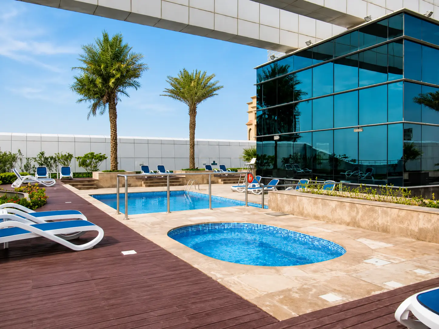 INTERNET GRATUIT PENDANT 1 AN | RÉNOVÉ | VUE SUR LE LAC – Appartement Dubai (12/15)