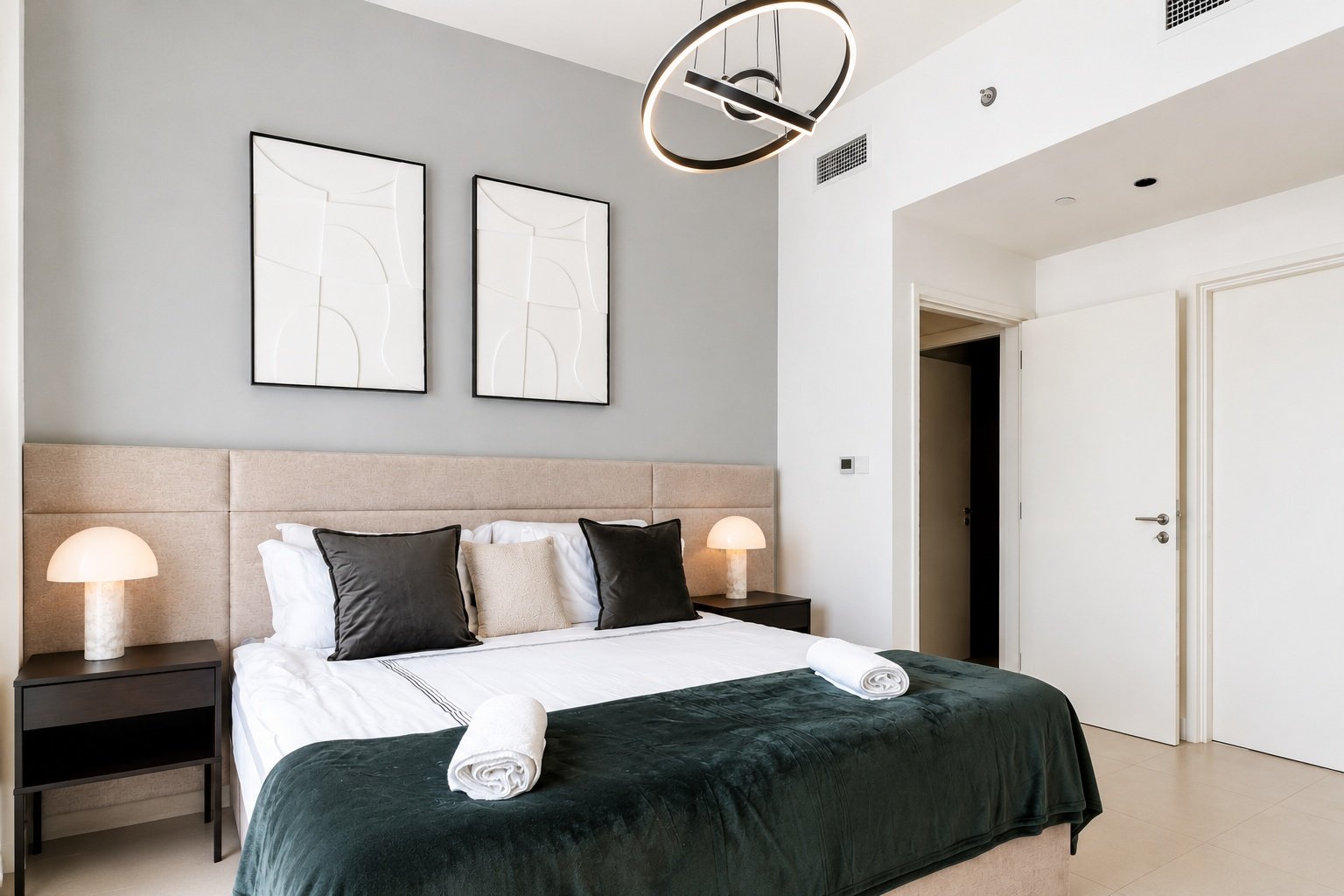 SPACIEUX 3 CHAMBRES | ENTIÈREMENT MEUBLÉ | VUE DIRECTE SUR LE BURJ | CENTRE‑VILLE Appartement