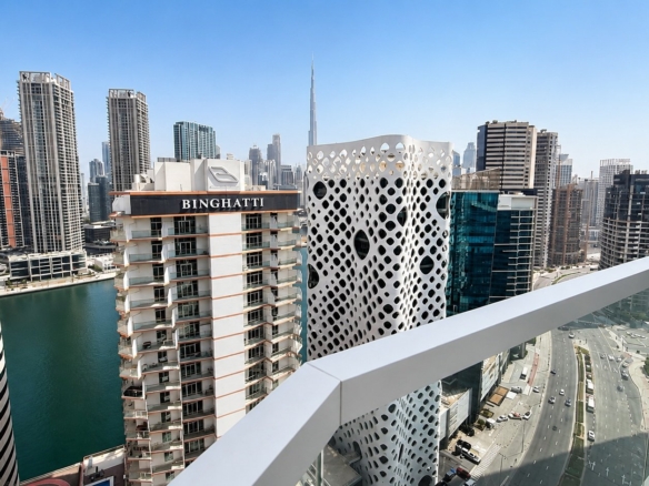 VUES SUR LA SKYLINE | ÉTAGE ÉLEVÉ | 1 CHAMBRE ENTIÈREMENT MEUBLÉE Appartement