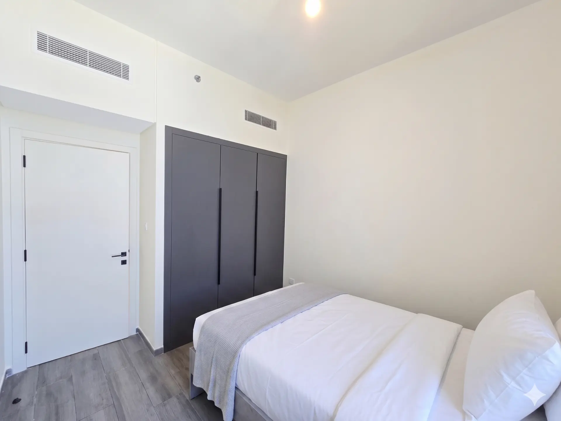 SPACIEUX SÉJOUR | VUE PARC | ESPACE DE RANGEMENT – Appartement Dubai (3/9)