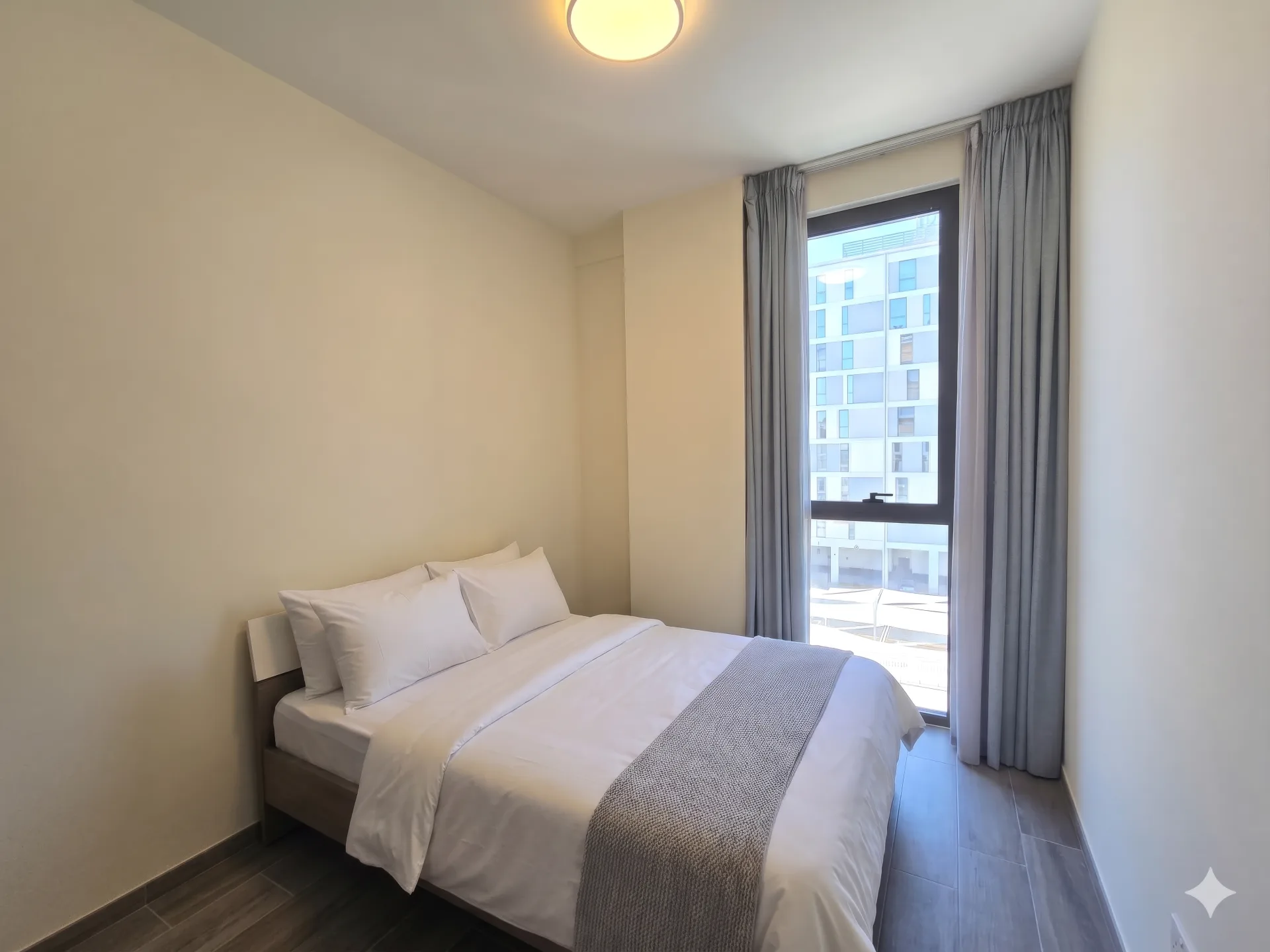 SPACIEUX SÉJOUR | VUE PARC | ESPACE DE RANGEMENT – Appartement Dubai (3/8)