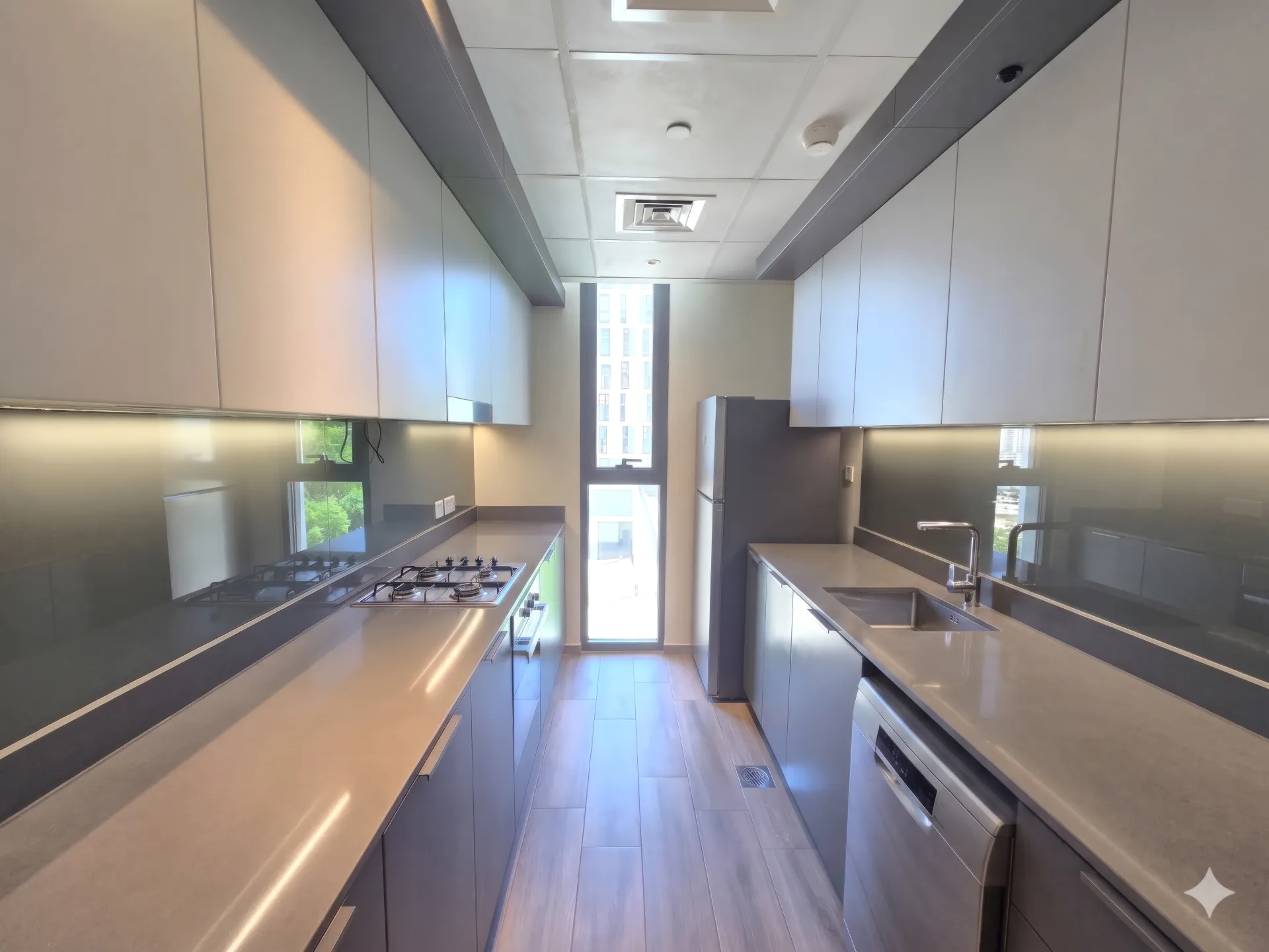 SPACIEUX SÉJOUR | VUE PARC | ESPACE DE RANGEMENT – Appartement Dubai (5/8)