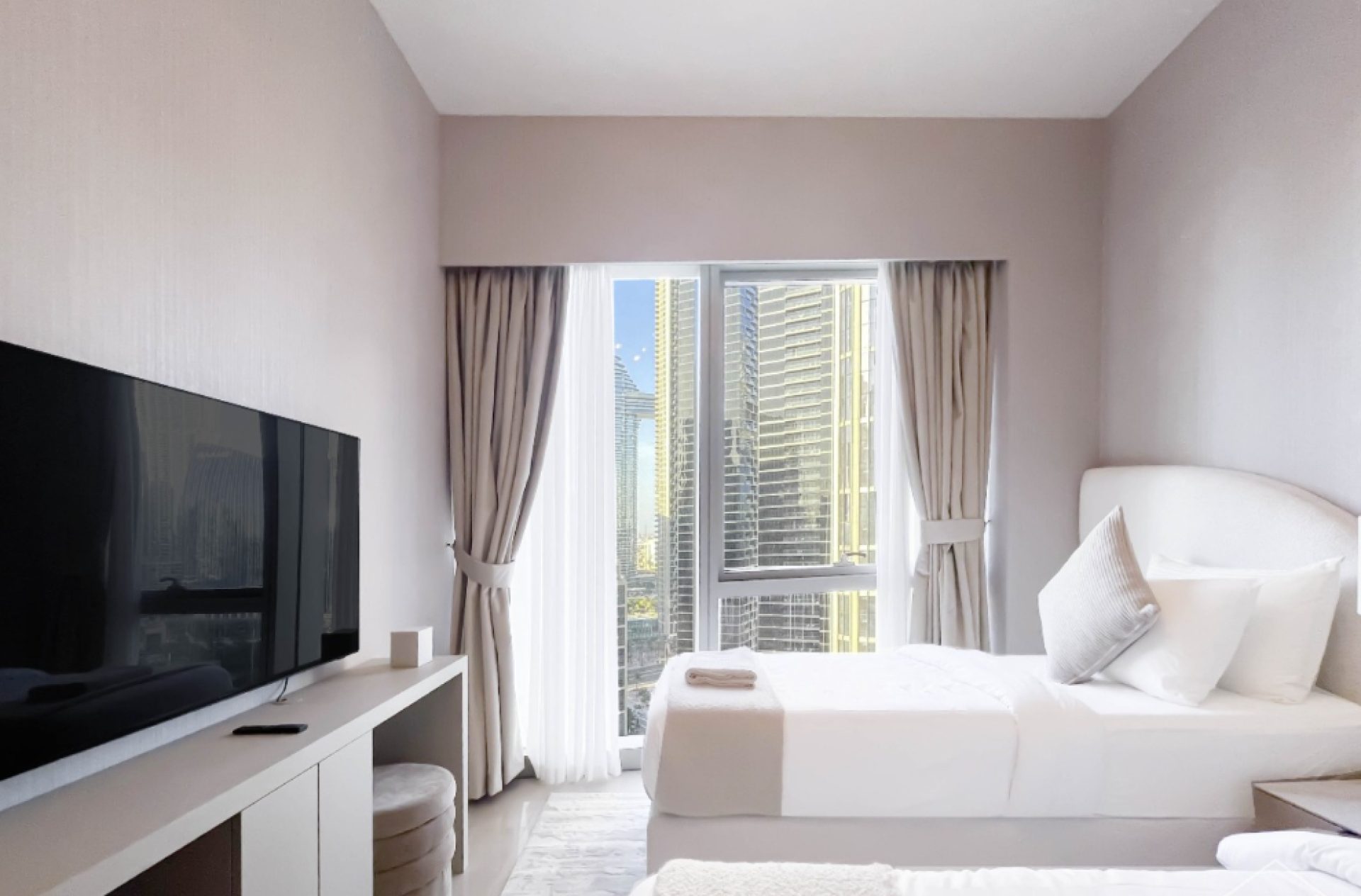 134384-24 VUE SUR LA SKYLINE | APPARTEMENT 3 CHAMBRES ENTIÈREMENT MEUBLÉ | 1 MOIS GRATUIT Appartement