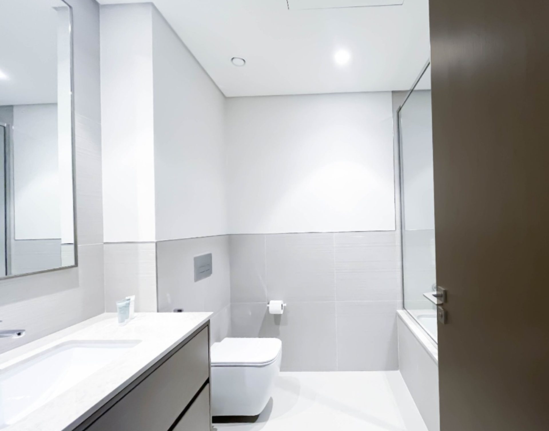 134386-22 VUE SUR LA SKYLINE | APPARTEMENT 3 CHAMBRES ENTIÈREMENT MEUBLÉ | 1 MOIS GRATUIT Appartement