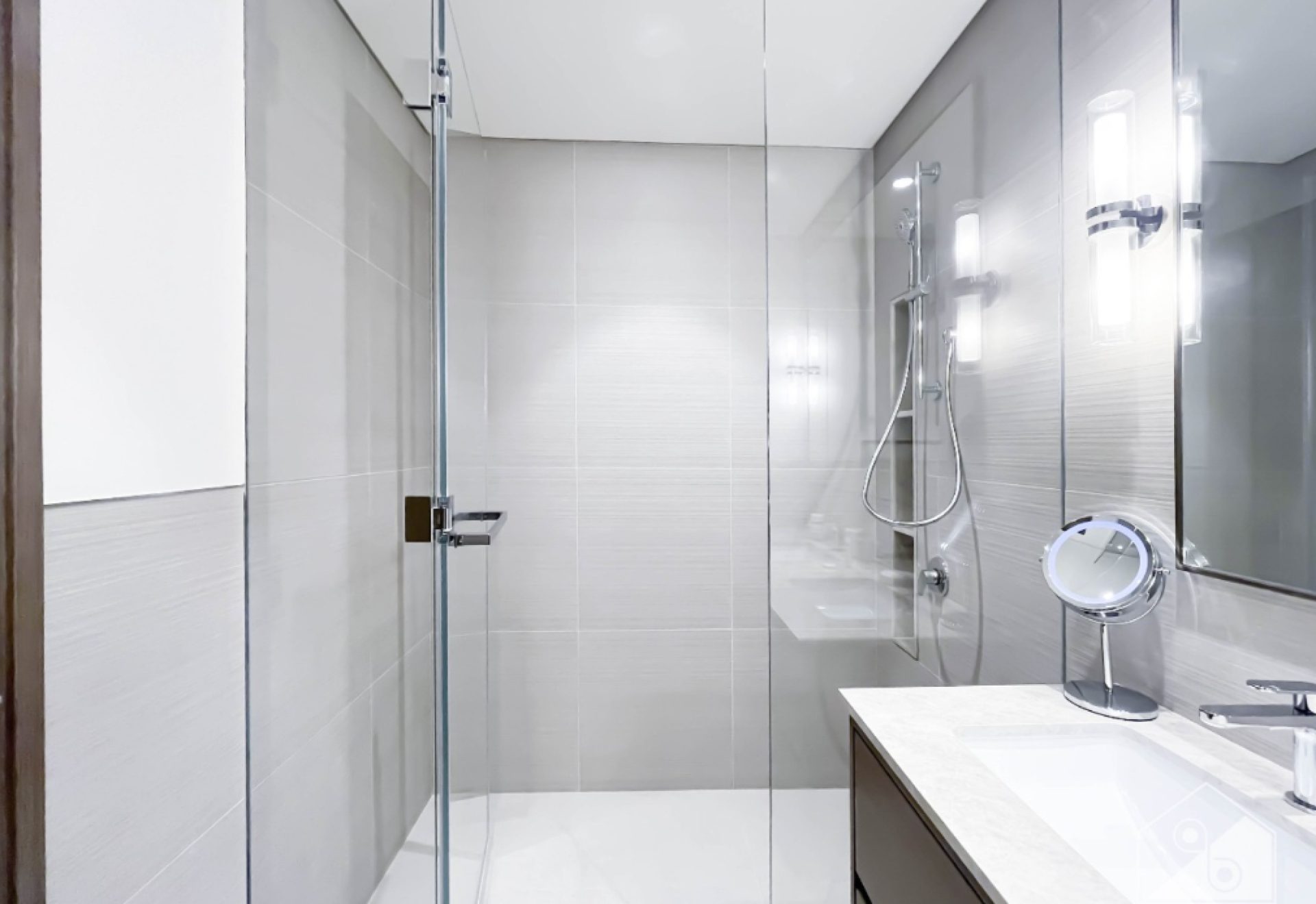 134392-16 VUE SUR LA SKYLINE | APPARTEMENT 3 CHAMBRES ENTIÈREMENT MEUBLÉ | 1 MOIS GRATUIT Appartement