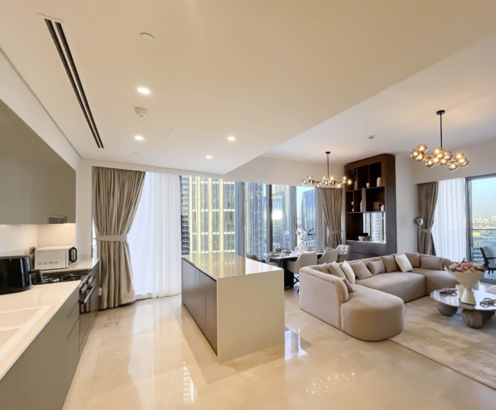 134403-4 VUE SUR LA SKYLINE | APPARTEMENT 3 CHAMBRES ENTIÈREMENT MEUBLÉ | 1 MOIS GRATUIT Appartement