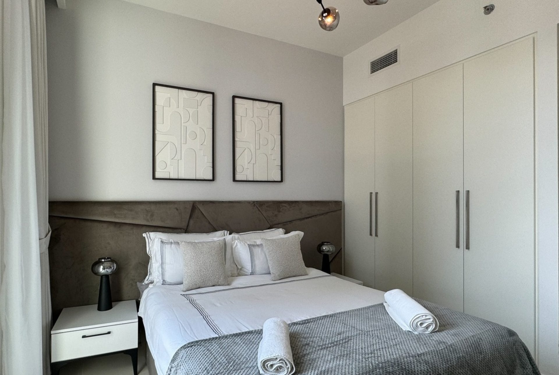 134939-2bra VUES SUR BURJ KHALIFA | 2 CHAMBRES ENTIÈREMENT MEUBLÉES | EMPLACEMENT PREMIUM AU CENTRE‑VILLE Appartement